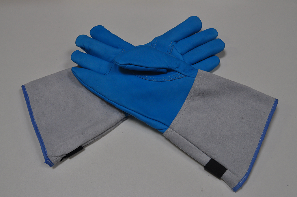 photo Pair of cryogenic gloves